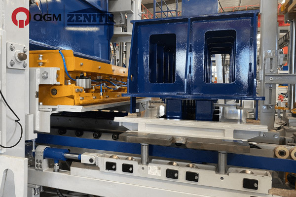 QGM ZN900CG, Prima Sinarum machina fictilis in mercatum Americanum Septentrionalem intrat, novam creans pro Sinis machinam fictilis industriam