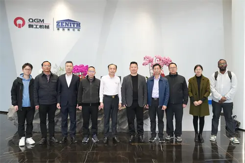 Scholarum et conatibus copulare manus ad creare futurum | Et Vice Praeses Quanzhou Information Engineering College visited Quangong Co., Ltd. ut explorarent novus semitas ad integrationem industria, academia et investigationis