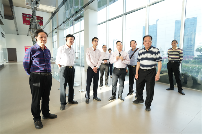 Legatio a Quanzhou Foederationis conatibus et Entrepreneurs visitavit Quangong Machinery Co., Ltd.
