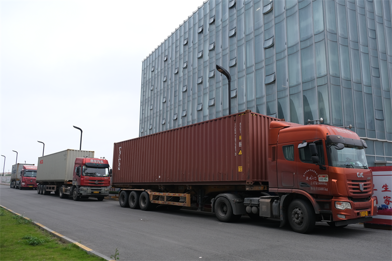 QGM Bricks Machinarum Condita ad Orientem Medium Traba, Auxilio Regionalis Constructione nova desiliunt