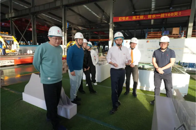 Nan'an Reversi Transmarinas Studiosorum Associationem visitavit et investigationes egit apud Quangong Machinery Co., Ltd.