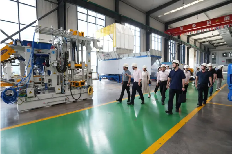 Officiales a Fujian provincialis Department of Industry and Information Technology Visit Quangong Machinery Co., Ltd.